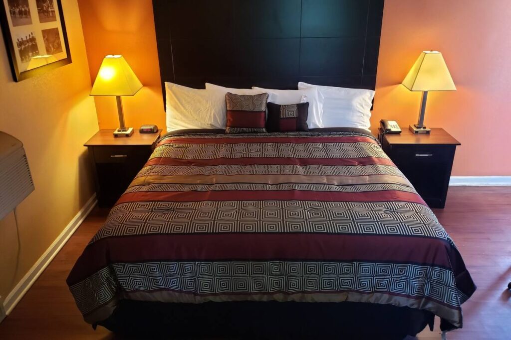 Four Seasons Motel - Image 3