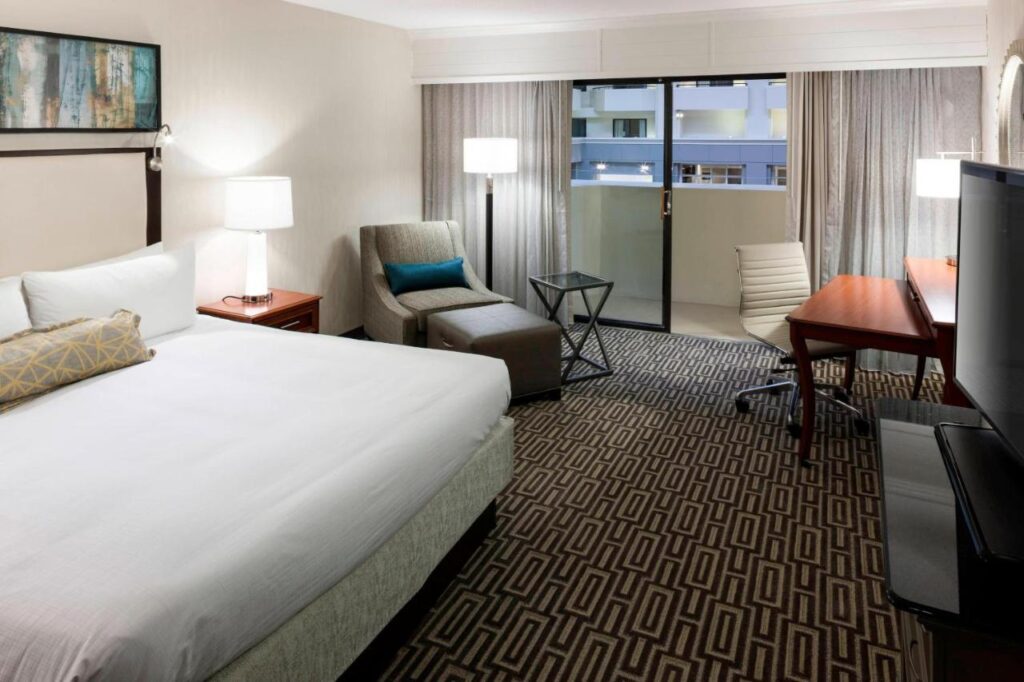 Fairfax Marriott at Fair Oaks - Image 2