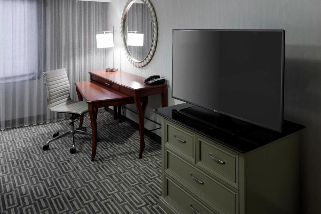 Fairfax Marriott at Fair Oaks - Image 3