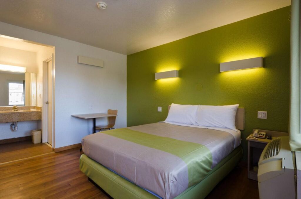 Motel 6-Camp Springs, DC - South Camp Springs - Image 4