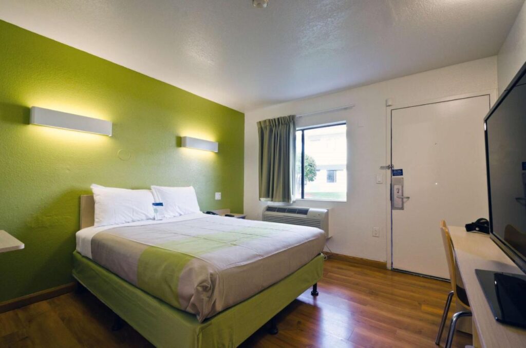 Motel 6-Camp Springs, DC - South Camp Springs - Image 5