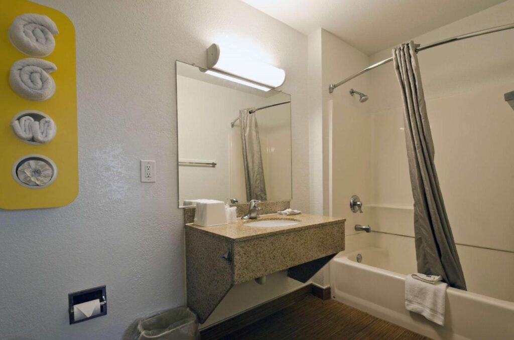 Motel 6-Camp Springs, DC - South Camp Springs - Image 6