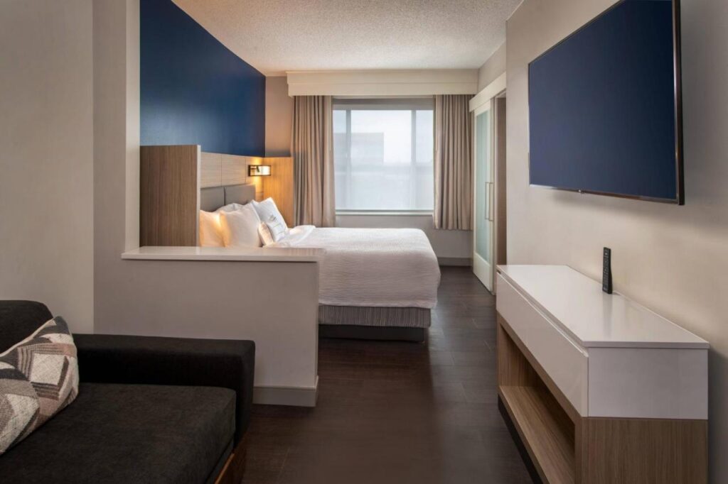 SpringHill Suites Herndon Reston - Image 2