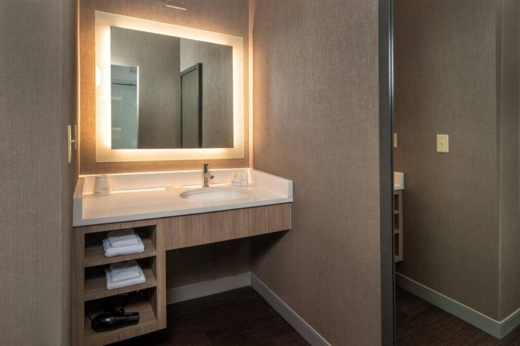SpringHill Suites Herndon Reston - Image 3