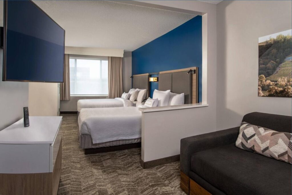 SpringHill Suites Herndon Reston - Image 4