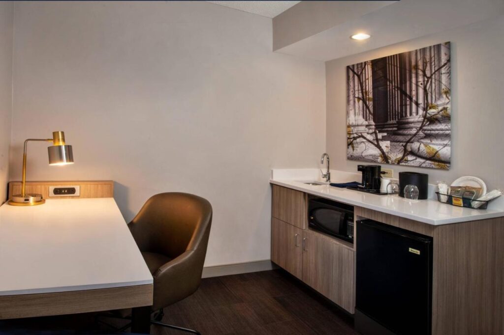 SpringHill Suites Herndon Reston - Image 5