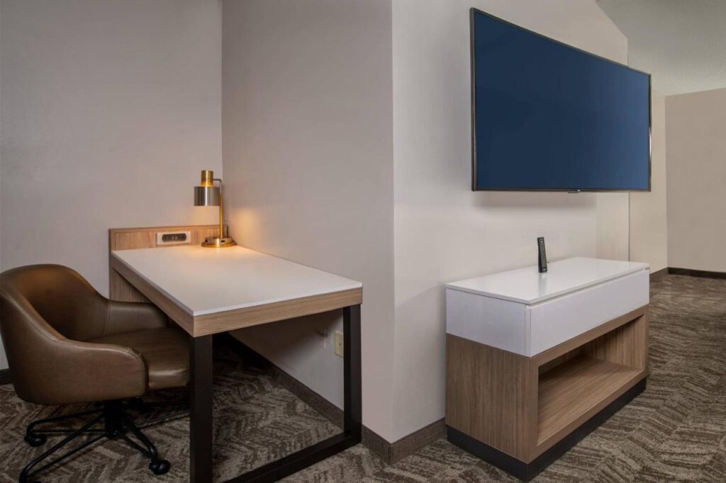 SpringHill Suites Herndon Reston - Image 6