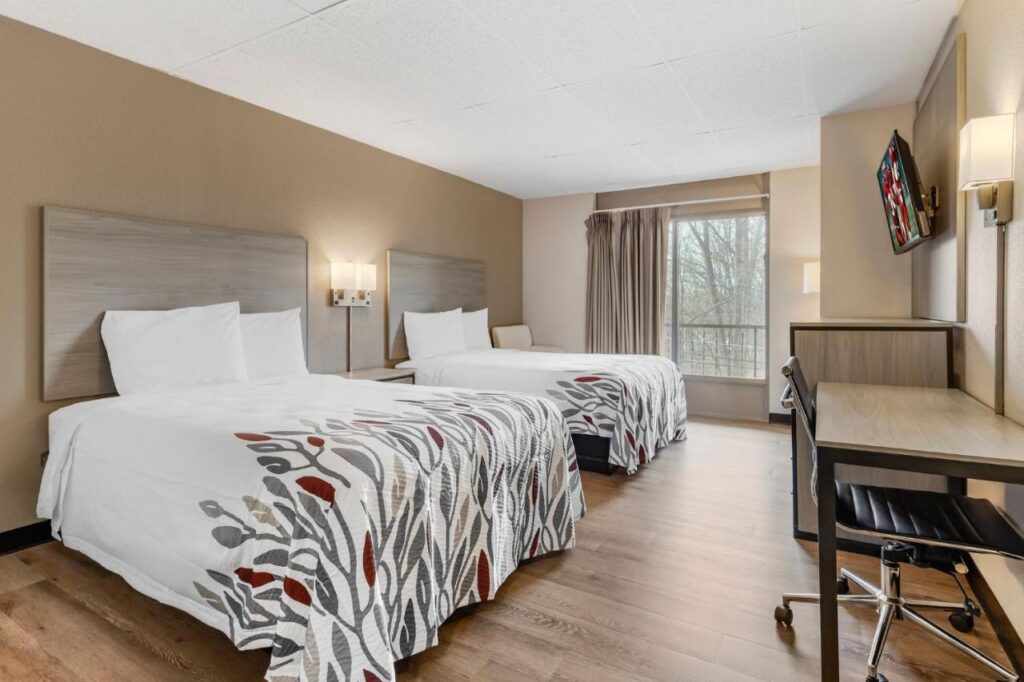 Red Roof Inn Stroudsburg - Image 3