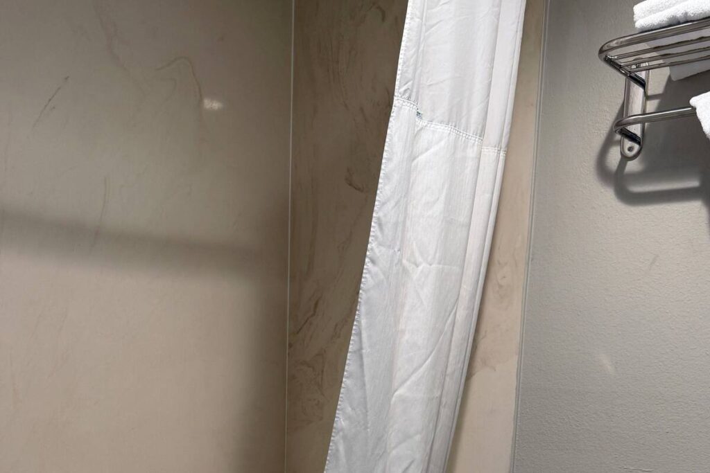 Days Inn by Wyndham Ontario Airport - Image 3