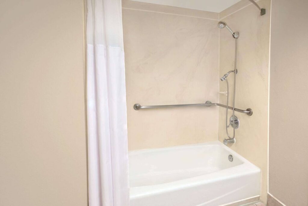 Days Inn by Wyndham Ontario Airport - Image 6