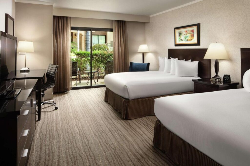 DoubleTree by Hilton Claremont - Image 4