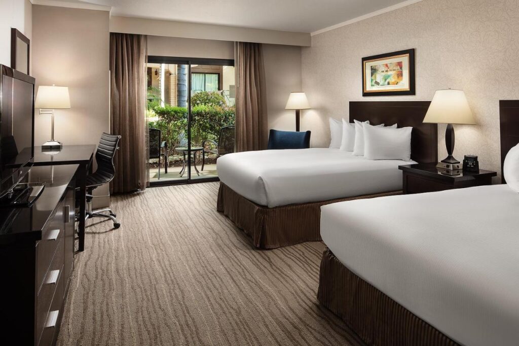 DoubleTree by Hilton Claremont - Image 5
