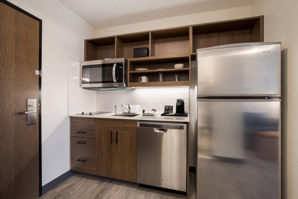 Everhome Suites Corona - Image 5