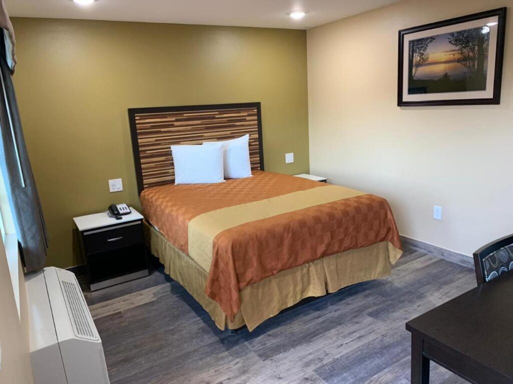 GAREY MOTEL - Image 2