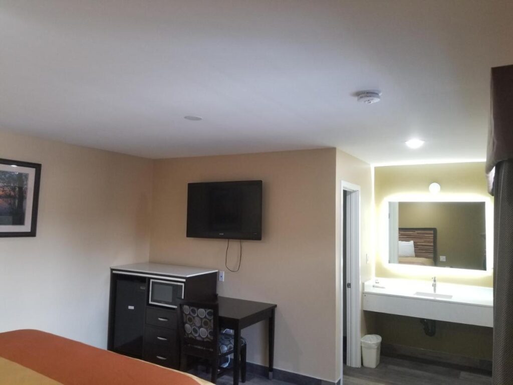 GAREY MOTEL - Image 3