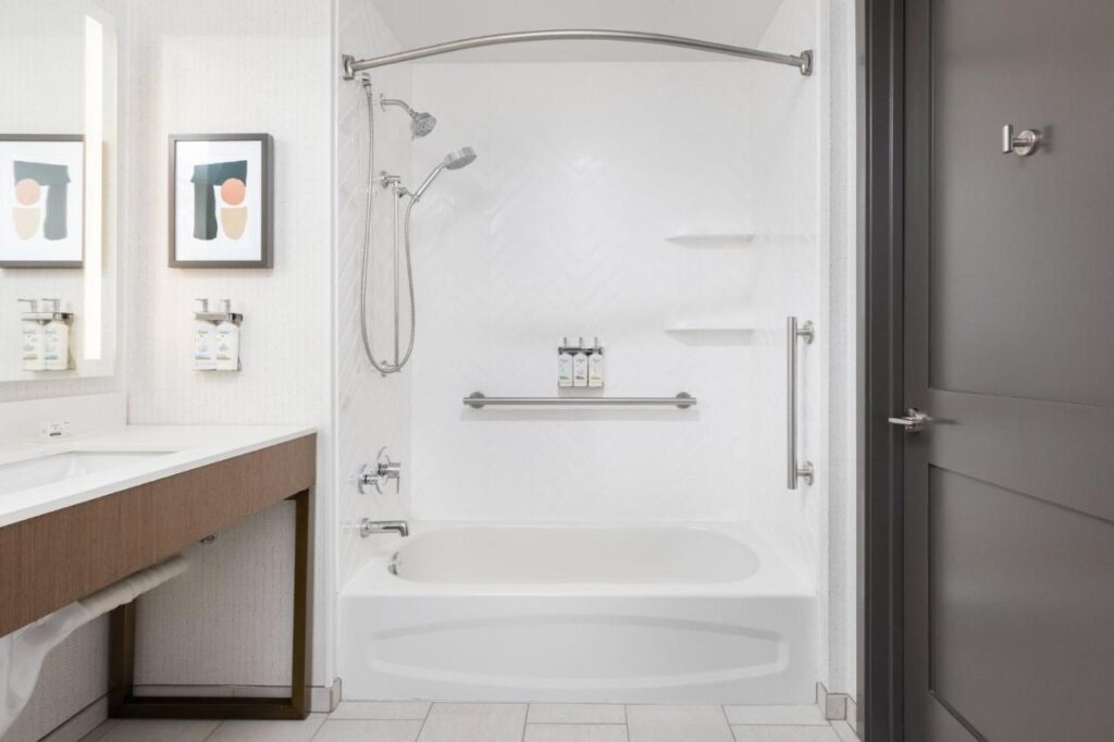 Holiday Inn & Suites Monterey Park – Los Angeles by IHG - Image 6