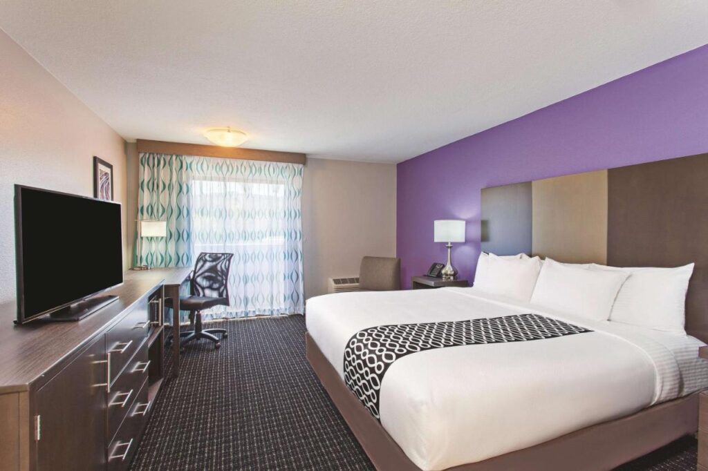 La Quinta by Wyndham Pomona - Image 3