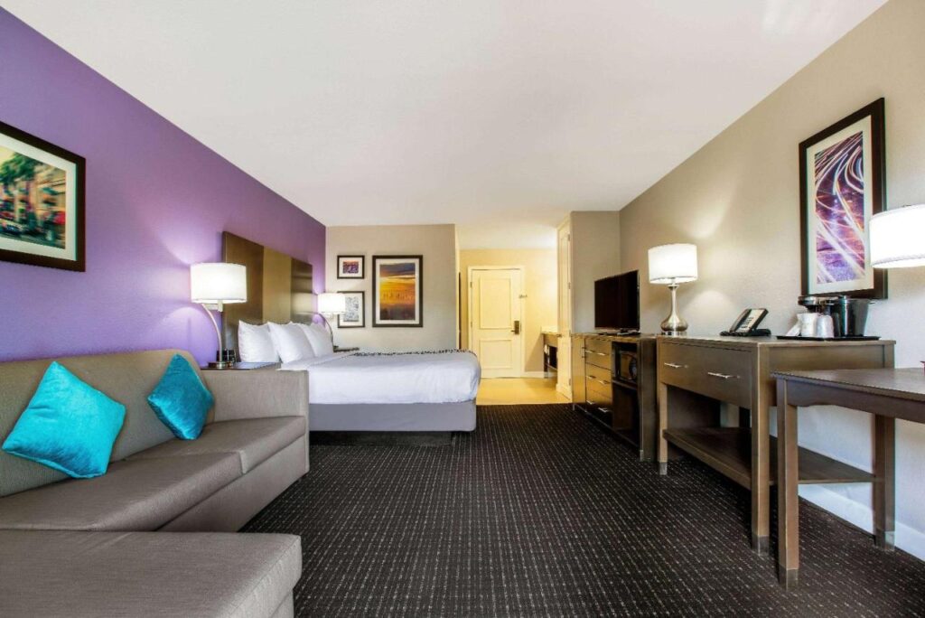 La Quinta by Wyndham Pomona - Image 6