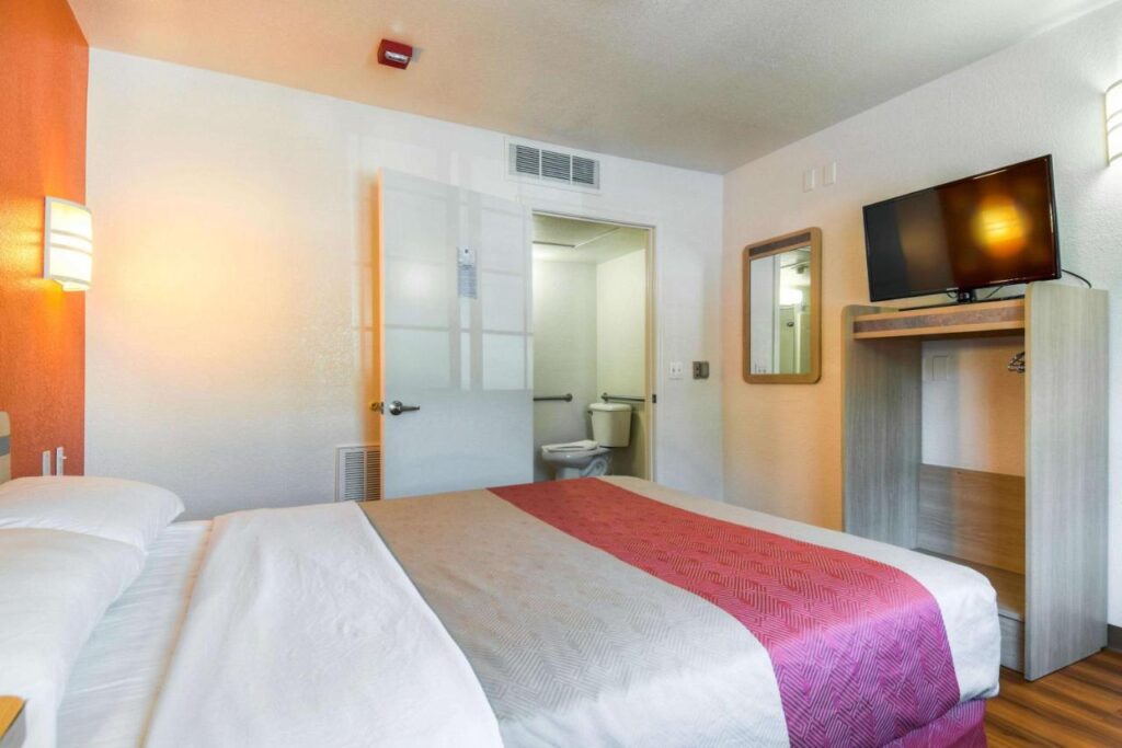 Motel 6-Pomona, CA - Los Angeles - Image 2