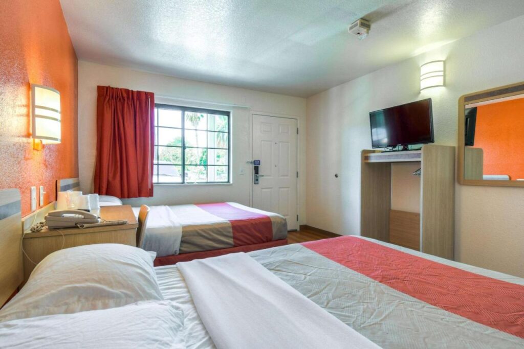 Motel 6-Pomona, CA - Los Angeles - Image 6