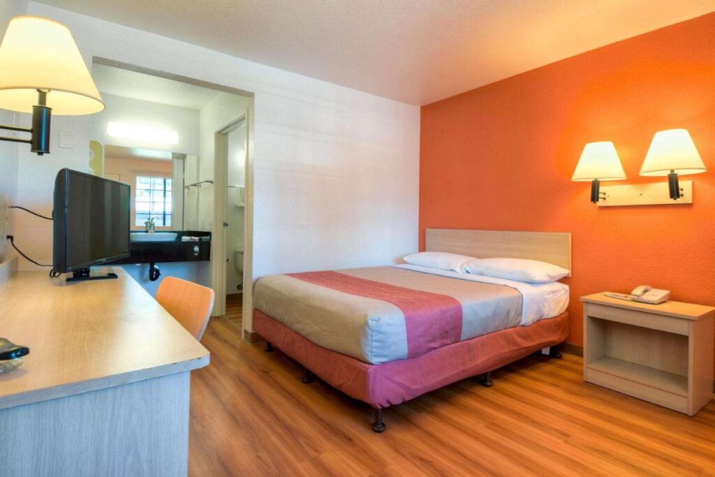 Motel 6-San Dimas, CA - Los Angeles - Image 2