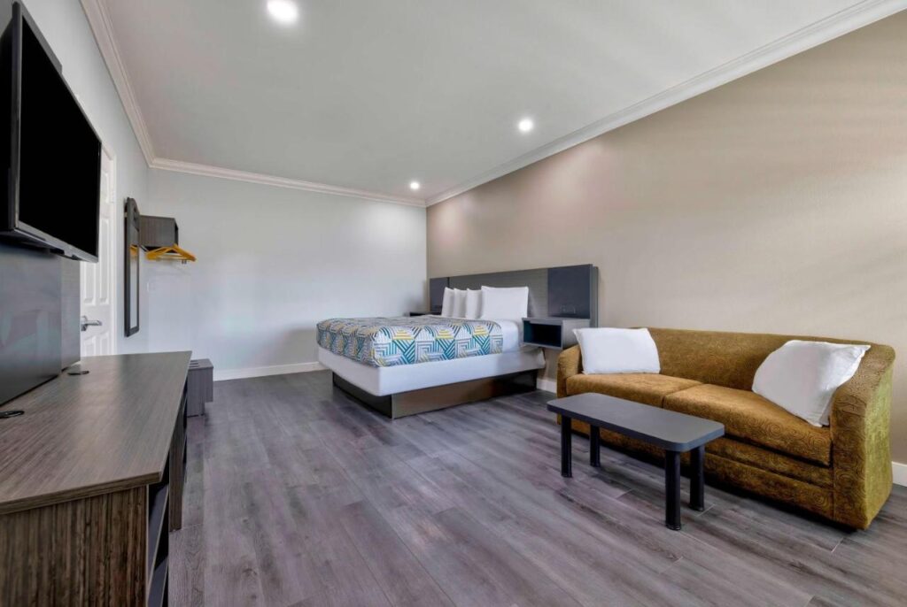 Motel 6 South Gate CA - Image 3
