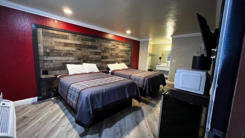New American Inn & Suites - Image 4