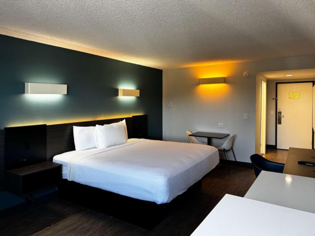 Studio 6 Suites Carson, CA - Image 1