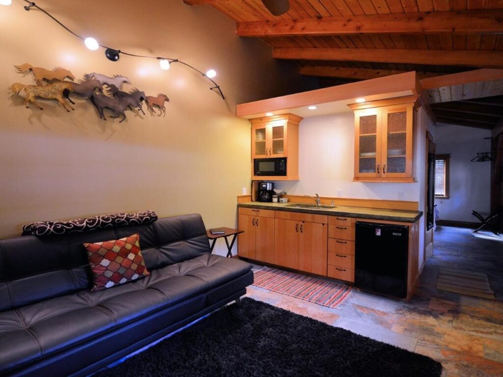 Carriage House Accommodations - Image 2