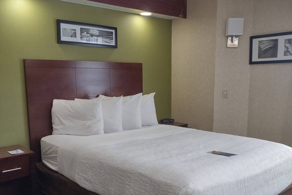 Baymont by Wyndham Flat Rock - Image 3
