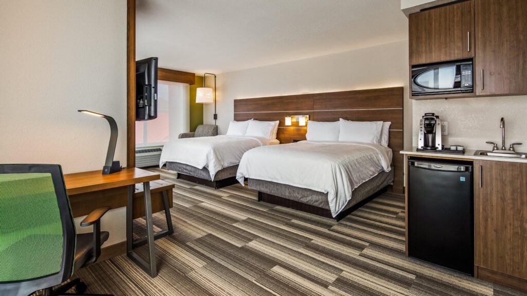 Holiday Inn Express & Suites Detroit - Farmington Hills by IHG - Image 6