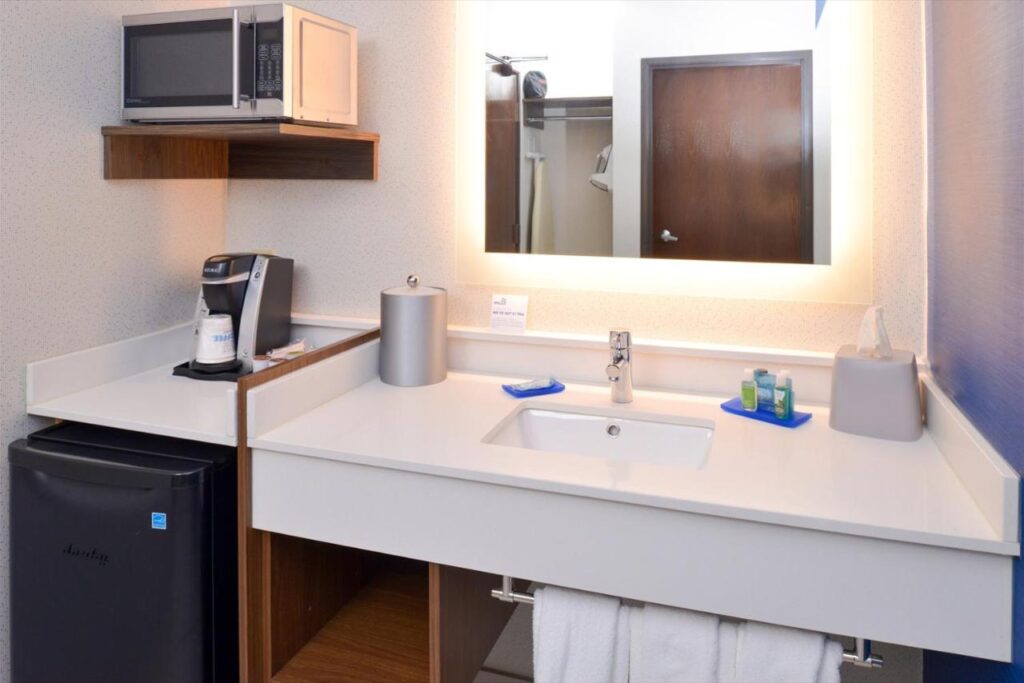 Holiday Inn Express Wixom by IHG - Image 1