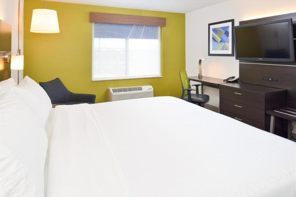Holiday Inn Express Wixom by IHG - Image 4