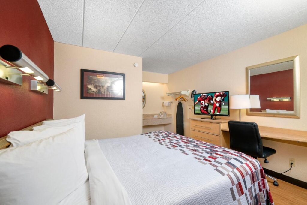 Red Roof Inn Detroit - Dearborn-Greenfield Village - Image 6