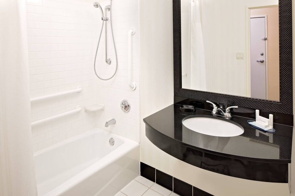 Fairfield Inn and Suites by Marriott Dallas Mansfield - Image 6