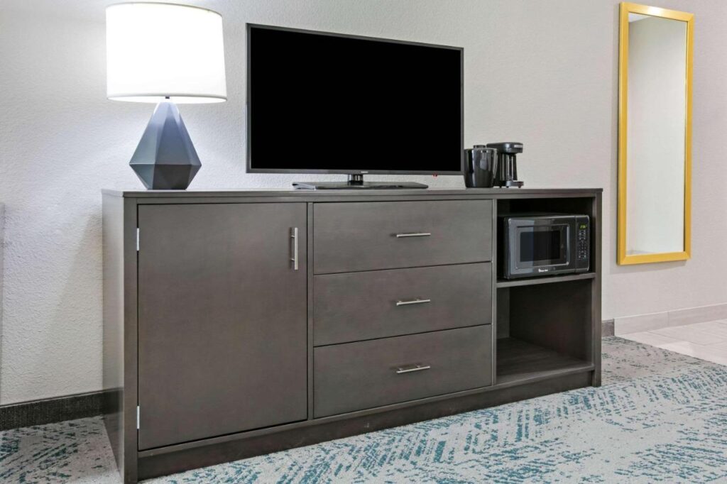 La Quinta Inn & Suites DFW West-Glade-Parks - Image 3