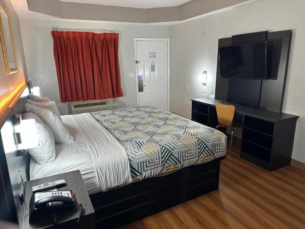 Motel 6 Alvarado TX - Image 1