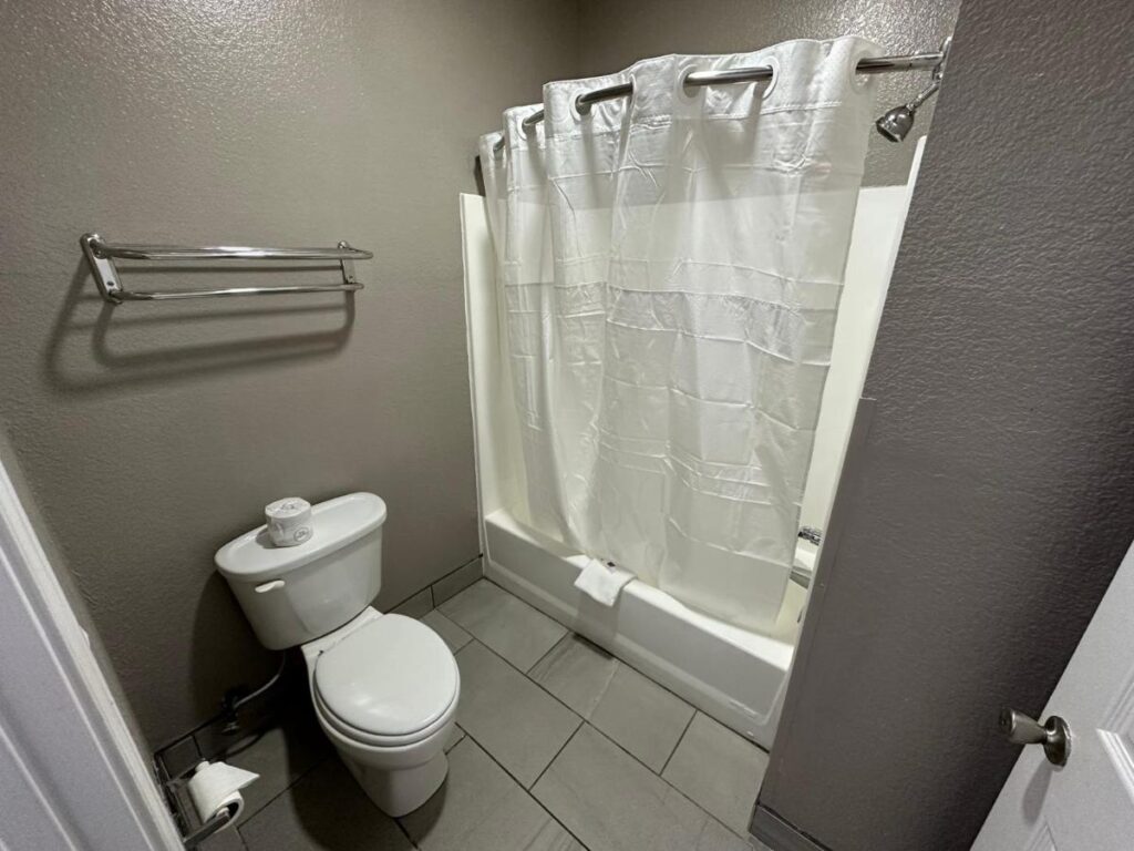 Motel 6 Alvarado TX - Image 2