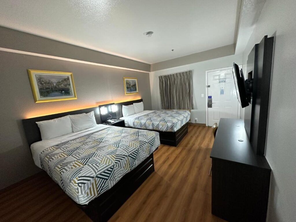 Motel 6 Alvarado TX - Image 6
