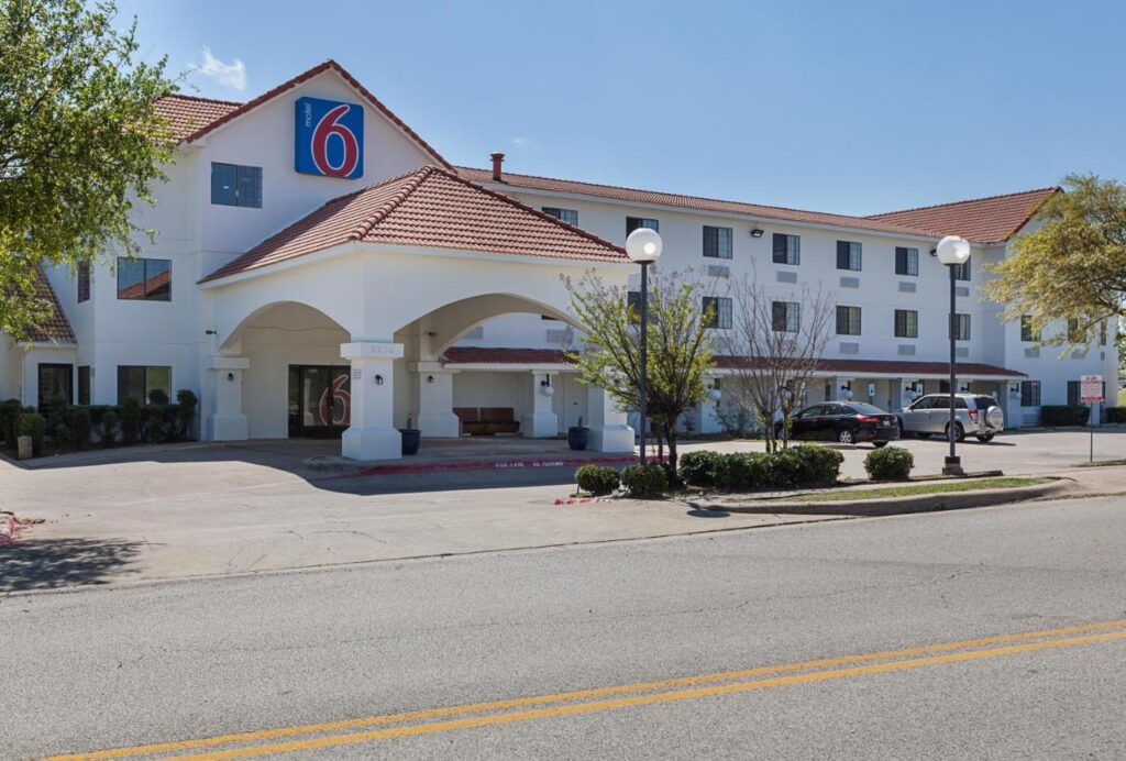Motel 6-Bedford, TX - Fort Worth - Image 2