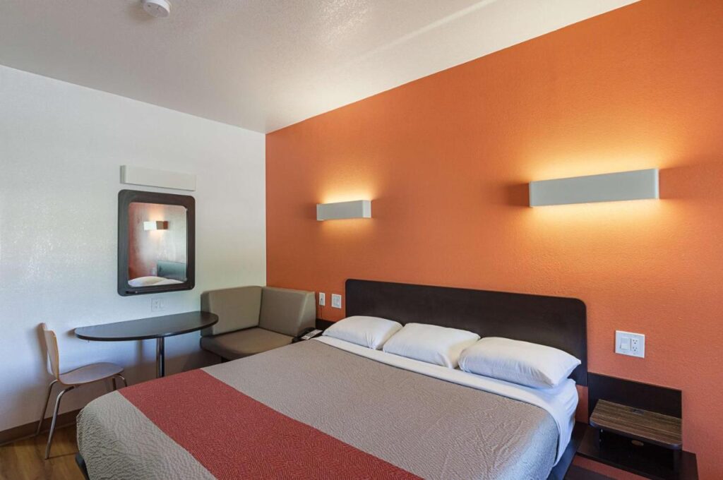 Motel 6-Bedford, TX - Fort Worth - Image 4