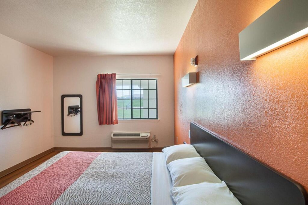 Motel 6-Bedford, TX - Fort Worth - Image 5