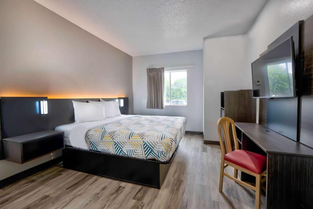 Motel 6-Benbrook, TX - Fort Worth - Image 1