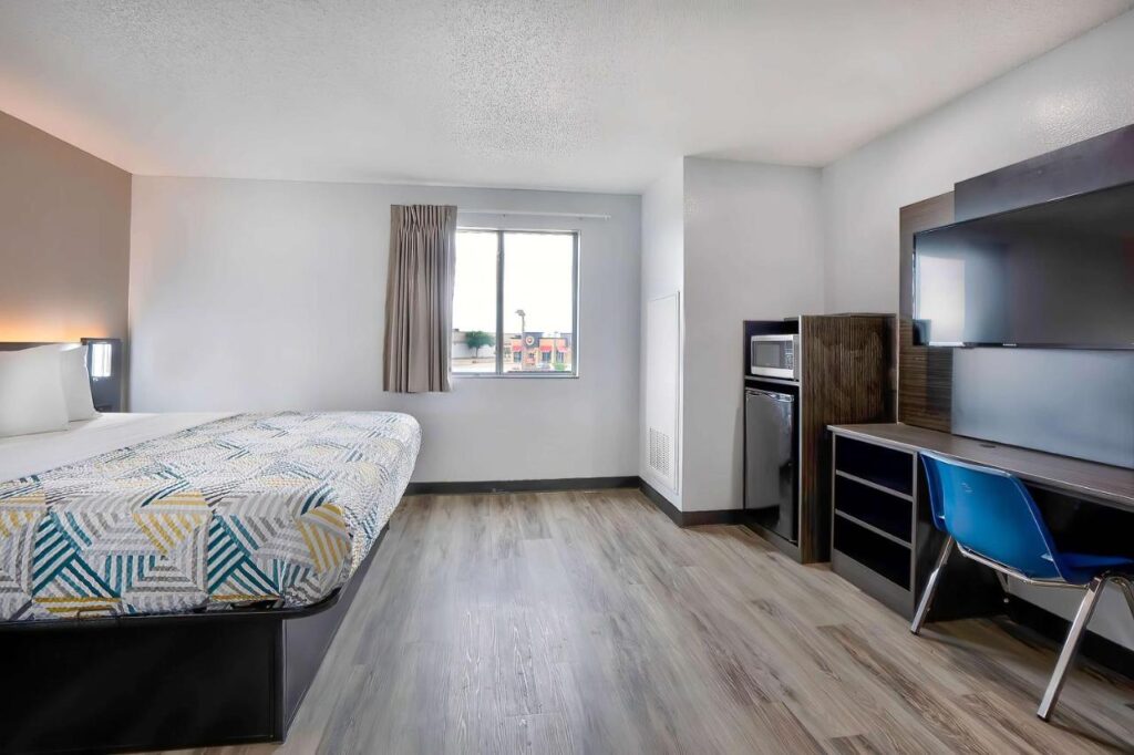 Motel 6-Benbrook, TX - Fort Worth - Image 6