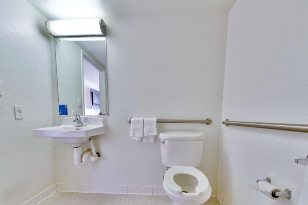 Motel 6-Lewisville, TX - Dallas - Image 2