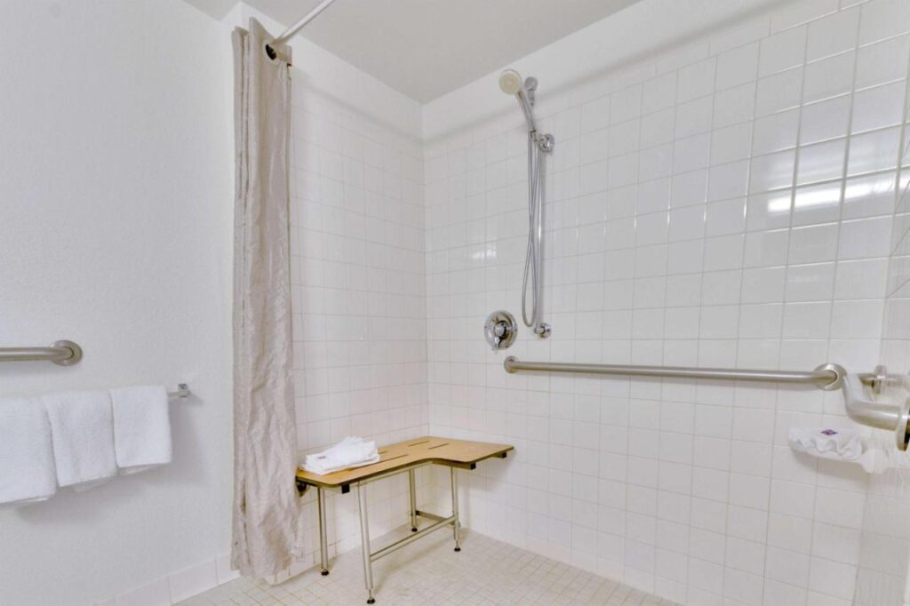 Motel 6-Lewisville, TX - Dallas - Image 3
