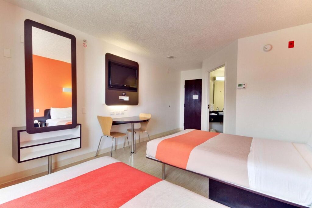Motel 6-Lewisville, TX - Dallas - Image 6