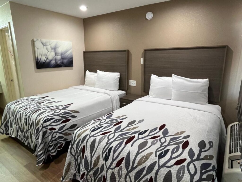 Red Roof Inn Haltom City - Image 2