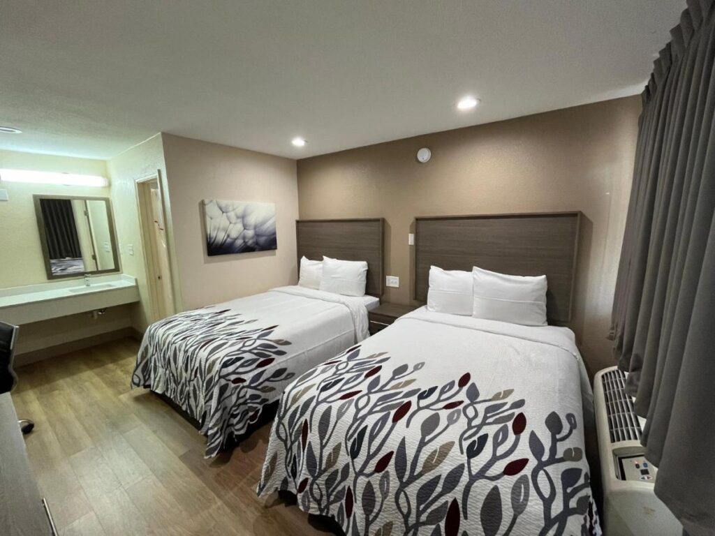 Red Roof Inn Haltom City - Image 3