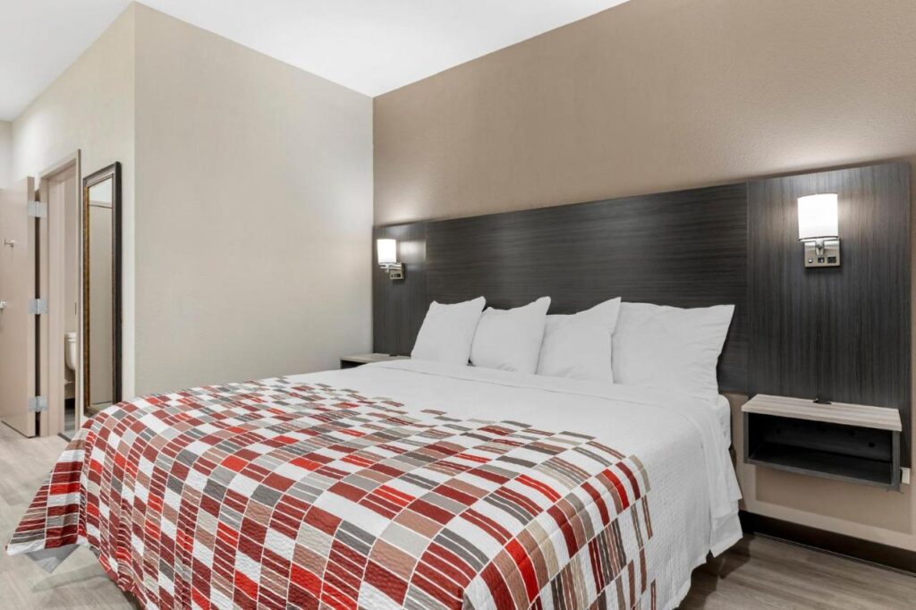Red Roof Inn Hutchins - Image 3